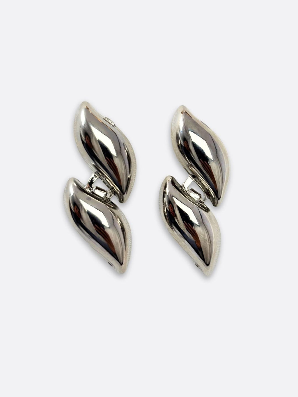 Hojas Fluidas Plateadas