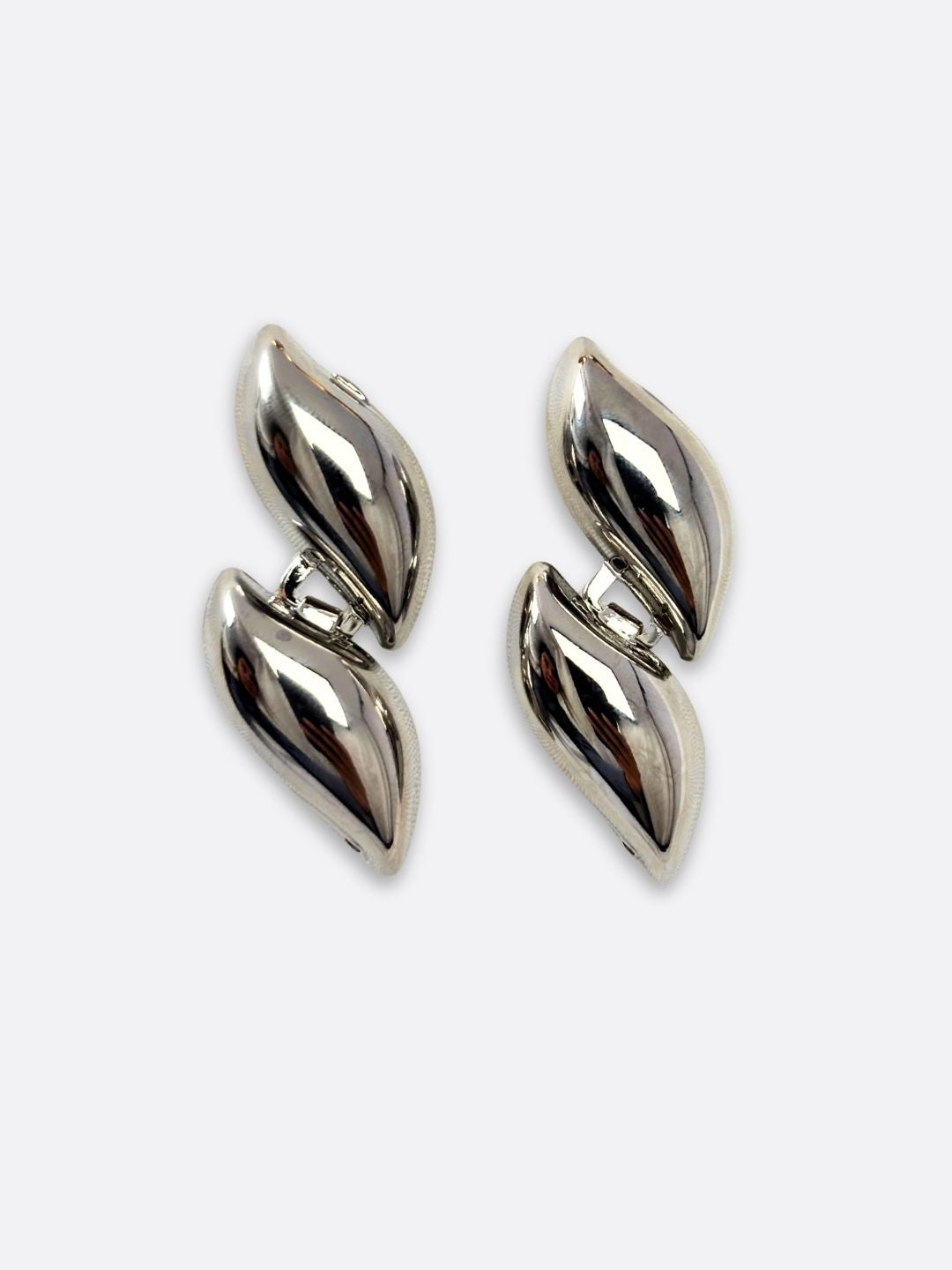 Hojas Fluidas Plateadas